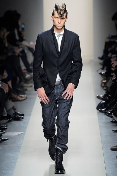 Look 18